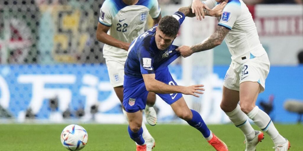 ¡Pulisic, al larguero, pone el susto en el cuerpo a Inglaterra!