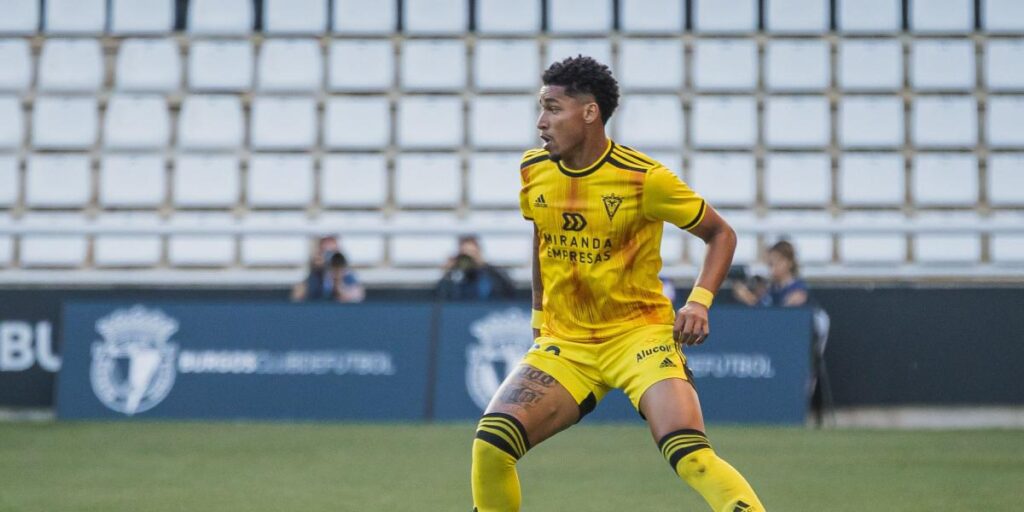 1-0: El retorno de Gelabert da la victoria al Mirandés