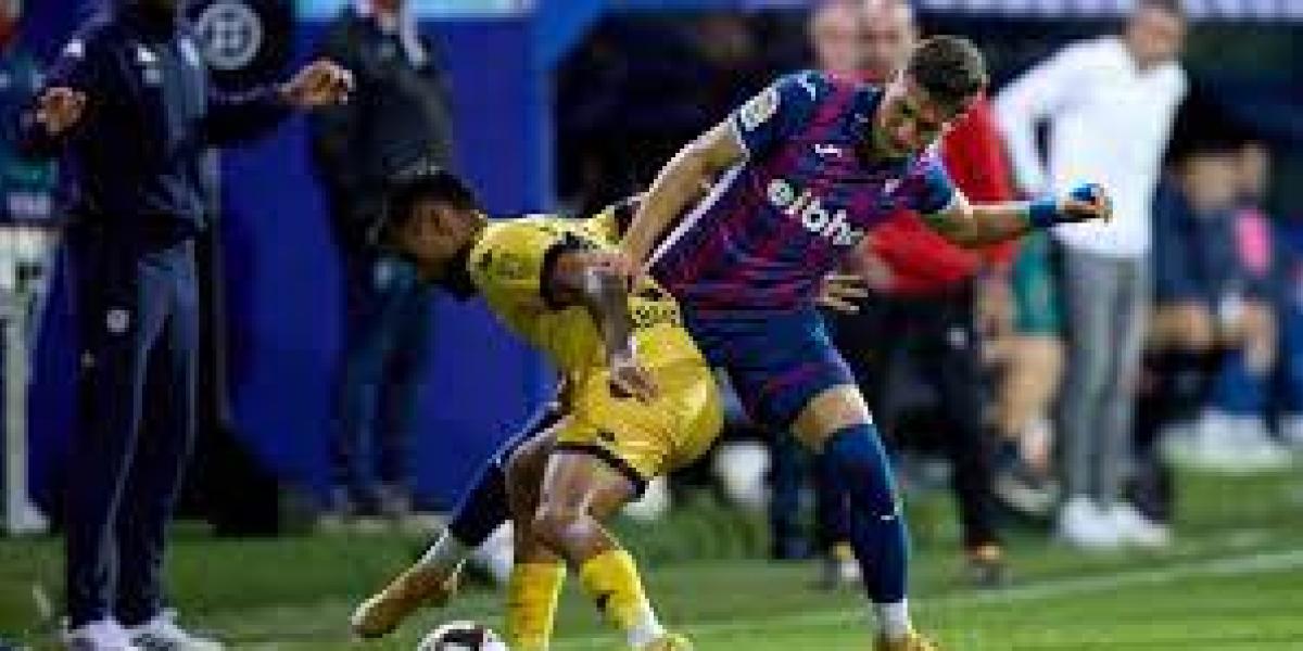 1-0: Quique, de penalti, da los tres puntos al Eibar en el último suspiro