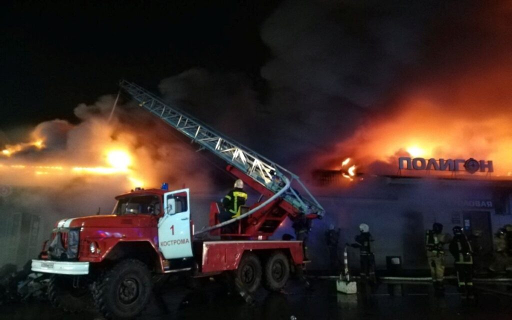 13 muertos en bar ruso; cliente alcoholizado disparó pistola de bengalas | Video