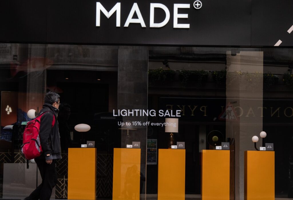 16 meses después de su salida a bolsa, el minorista en línea del Reino Unido Made.com se prepara para la administración