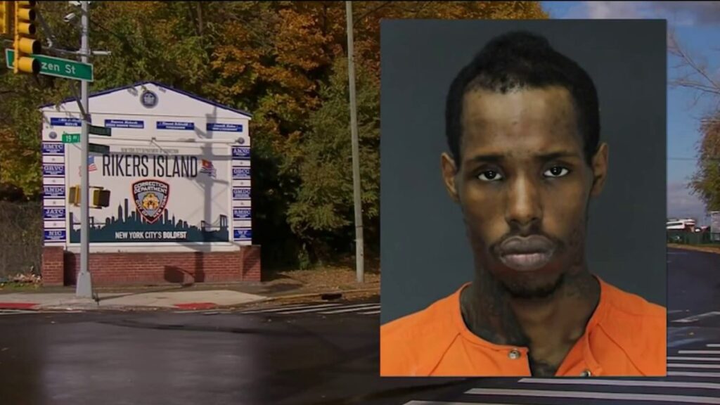Reo de NY da 15 puñaladas a oficial carcelario de Rikers Island