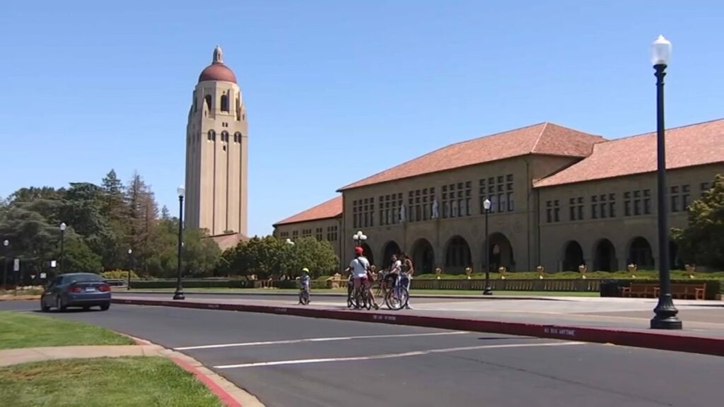 hombre fingió ser estudiante y vivió 10 meses en los dormitorios de la Universidad de Stanford