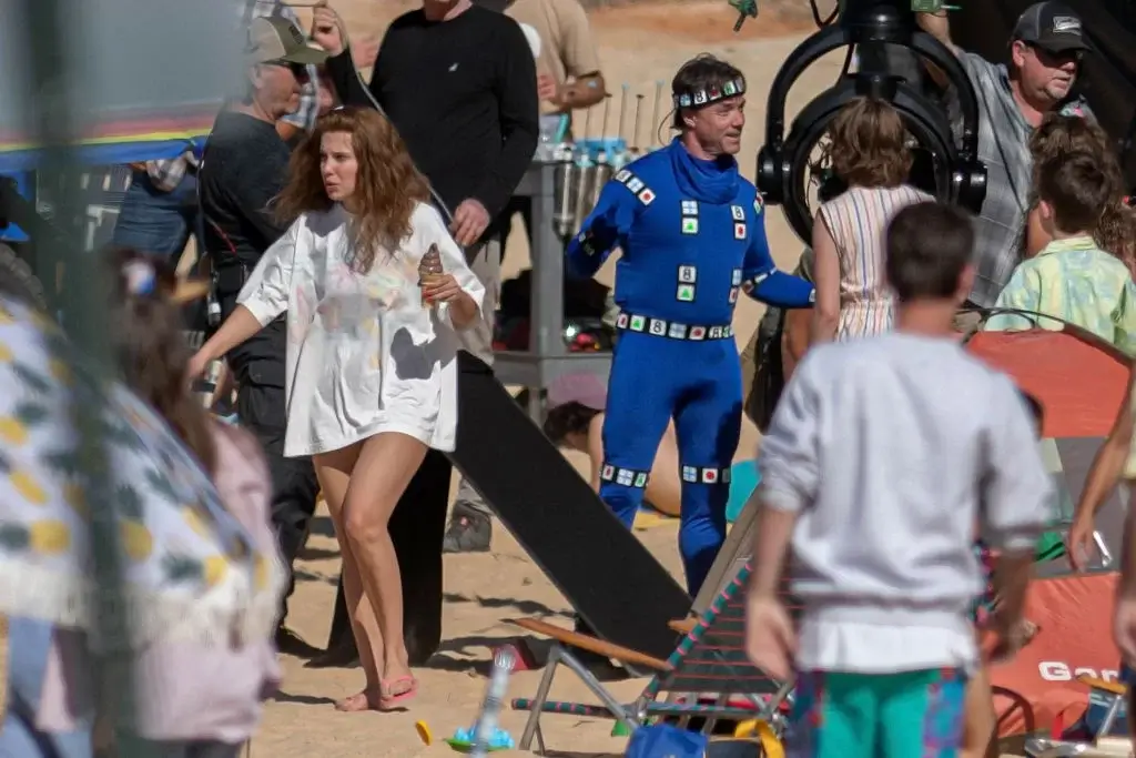 millie bobby brown en el set el estado eléctrico netflix millie bobby brown en el set el estado eléctrico netflix