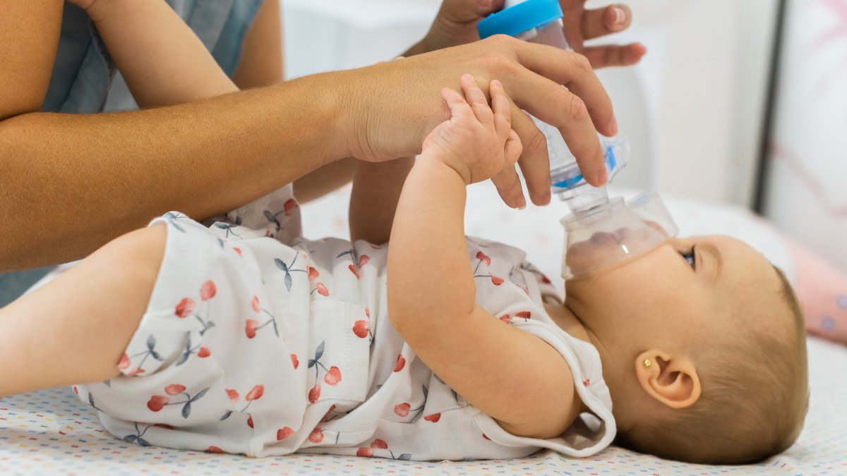 Consejos para padres: ¿qué medicamentos tener a la mano en temporada de invierno?