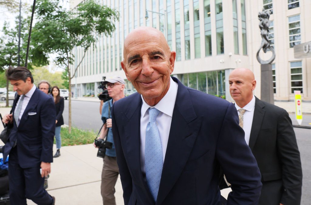 Jurado absuelve a un exasesor de Trump