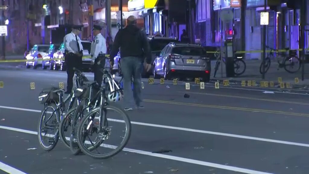 Tiroteo masivo en las afueras de bar atestado de personas en Filadelfia