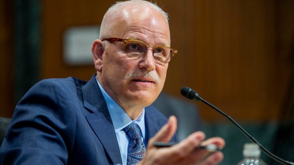 Renuncia el titular de Aduanas y Protección Fronteriza de EEUU