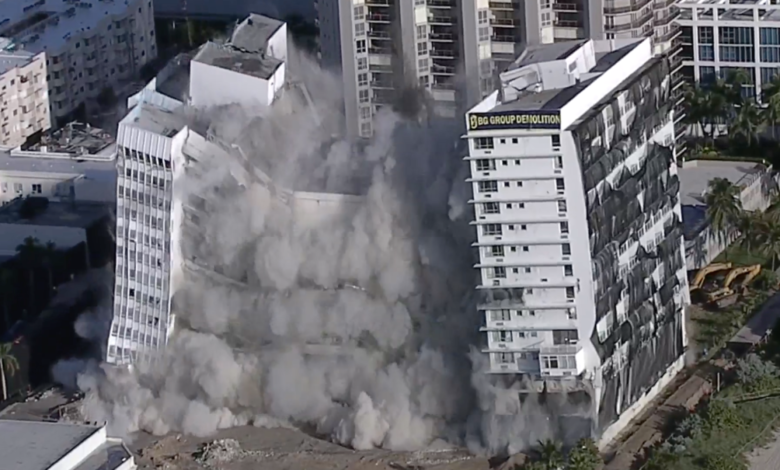 El preciso momento en el que demuelen el histórico hotel Deauville en Miami Beach