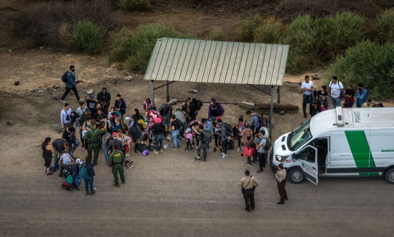 Juez federal bloquea el Título 42 que rechaza migrantes por la crisis del COVID-19