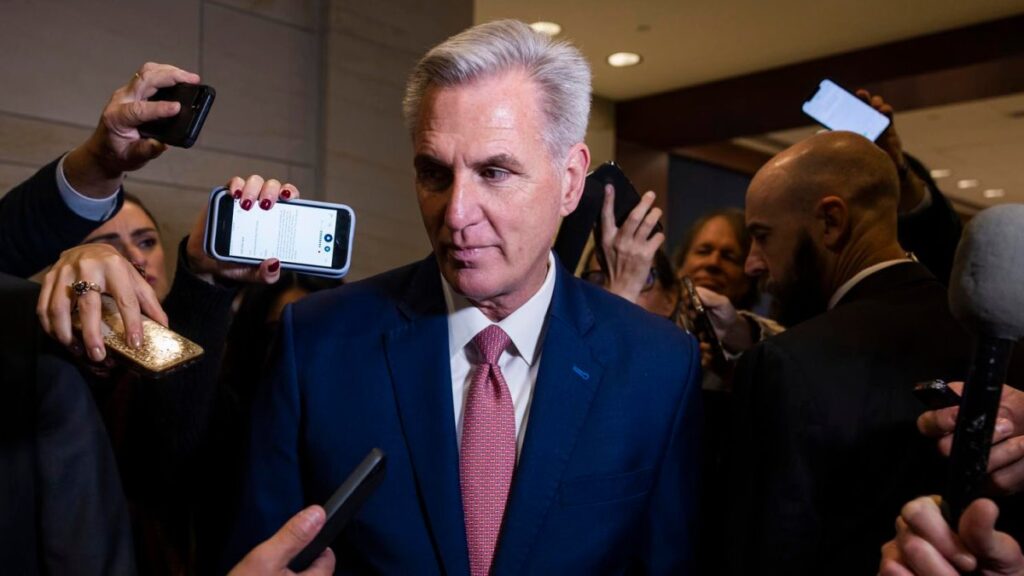 Kevin McCarthy logra la nominación para ser el líder mayoritario en la Cámara Baja