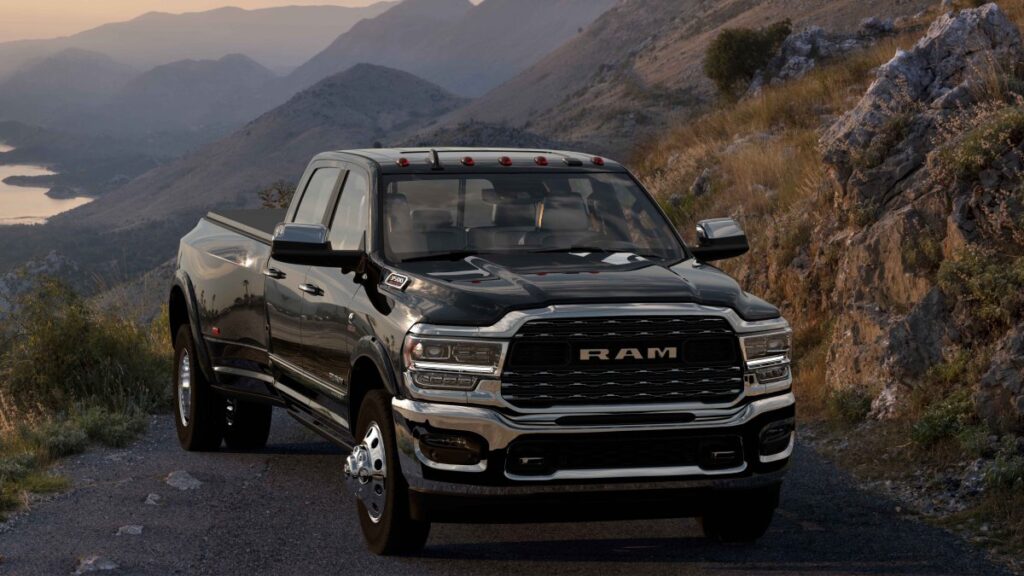 Stellantis reporta falla en miles de camionetas Ram en Estados Unidos