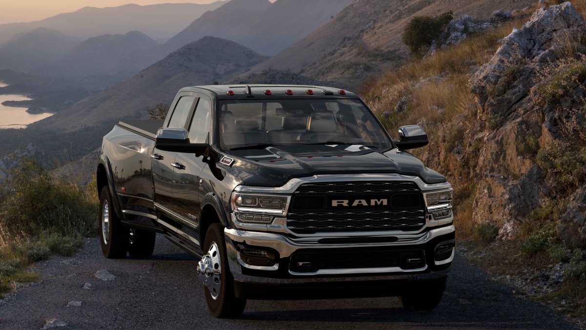 Stellantis reporta falla en miles de camionetas Ram en Estados Unidos