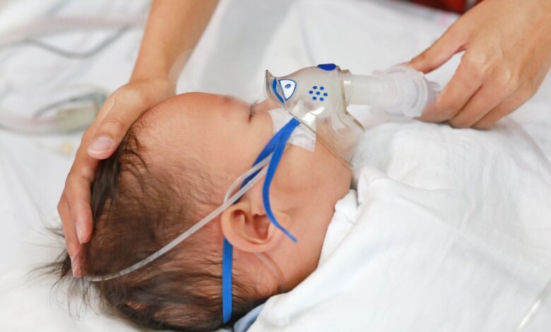 Hospitales exigen a Biden que declare emergencia por el RSV en los niños