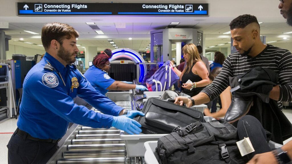 Arrestan a empleados de aerolínea de Aeropuerto de Miami por presunto tráfico de drogas