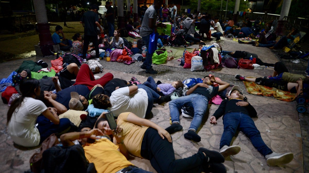 Rescatan a 368 migrantes abandonados en montañas mexicanas que buscaban cruzar a EEUU