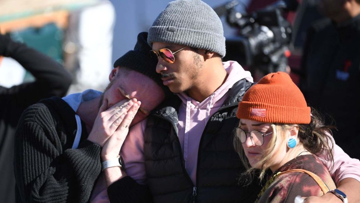 asistentes de club LGBTQ+ golpearon al agresor con su propia arma