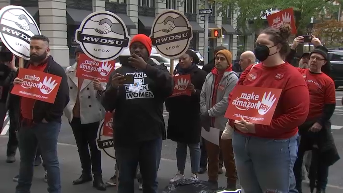 Trabajadores de Amazon protestan el Black Friday