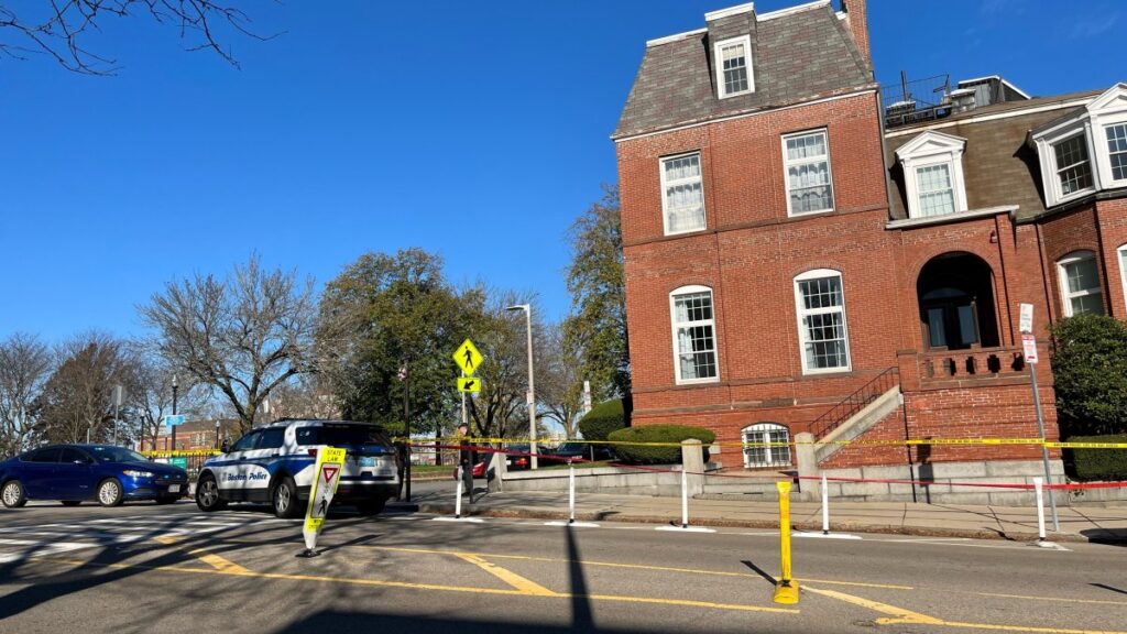 Policía de Boston dice que se encontraron restos de 4 bebés en un apartamento South Boston