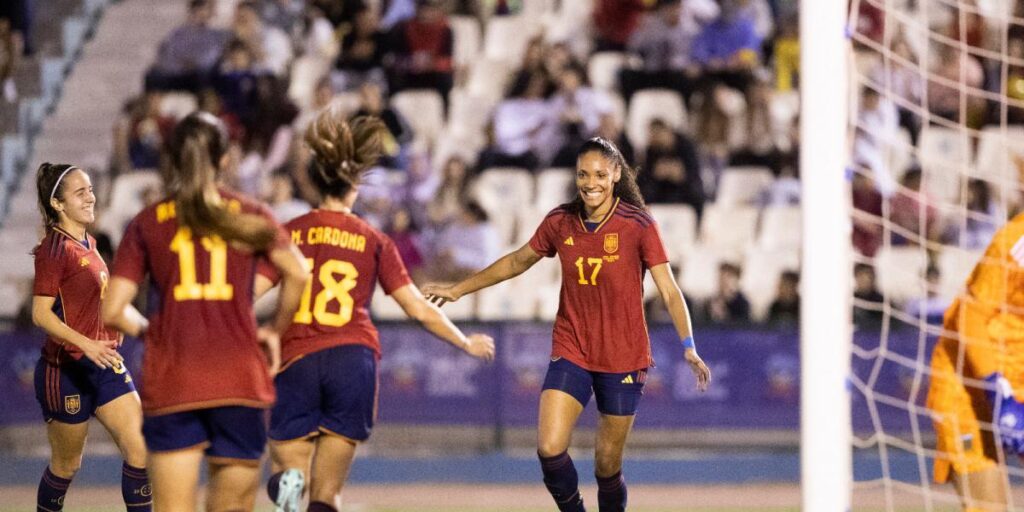 7-0, Salma se 'sale' y España barre a Argentina