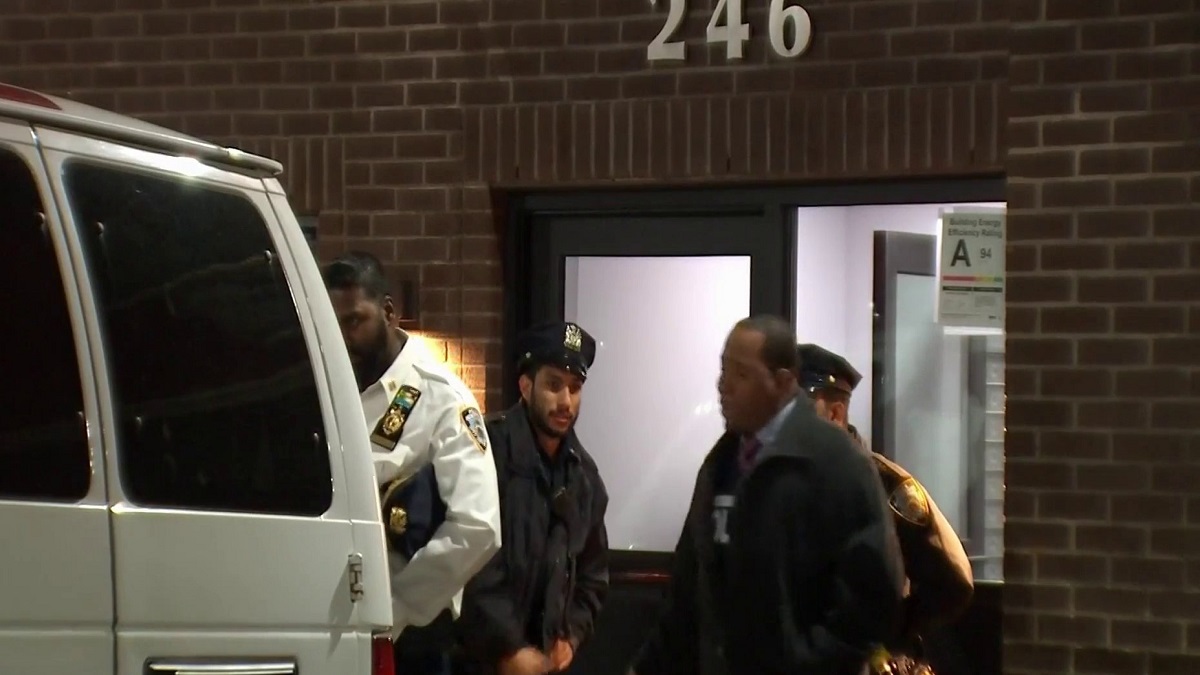 Acusan de asesinato a madre de dos niños apuñalados en El Bronx