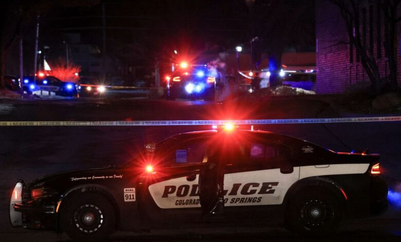Al menos cinco muertos y 18 heridos por un tiroteo en un club LGTBIQ de Colorado