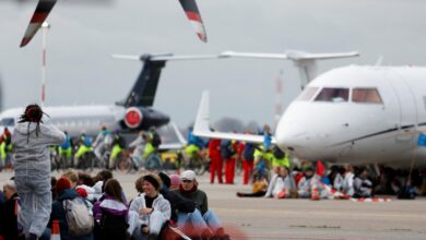 Ambientalistas impiden vuelos en Ámsterdam; detienen a más de 100 | Videos