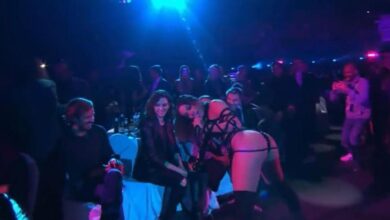 Anitta perrea a Isabel Díaz Ayuso durante su actuación en 'LOS40 Music Awards'