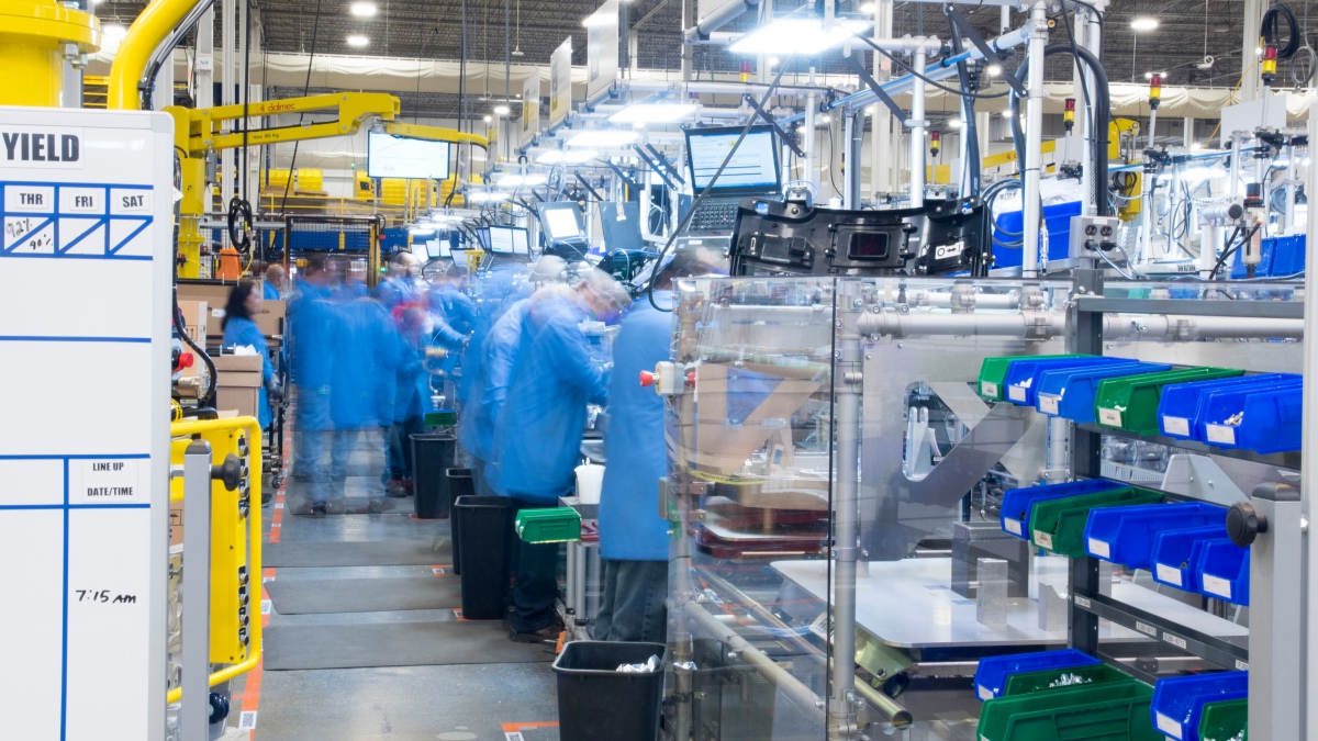 Ante vientos en contra económicos, Amazon consolida proyectos robóticos