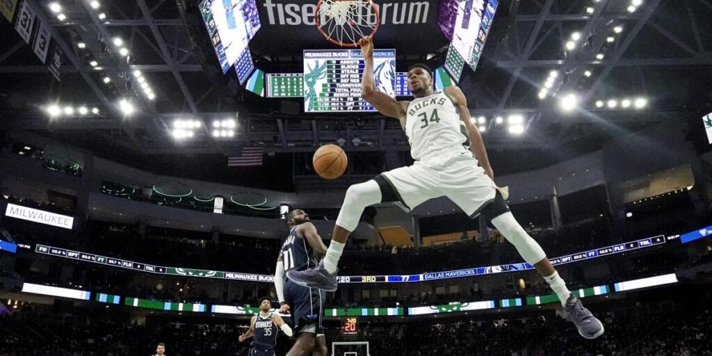 Anteto saca músculo ante Doncic