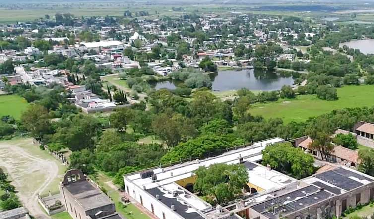 Aparecen narcomantas, “tiran” panfletos, se calienta la plaza San Juan del Río, policía acantonada, surge el MZ