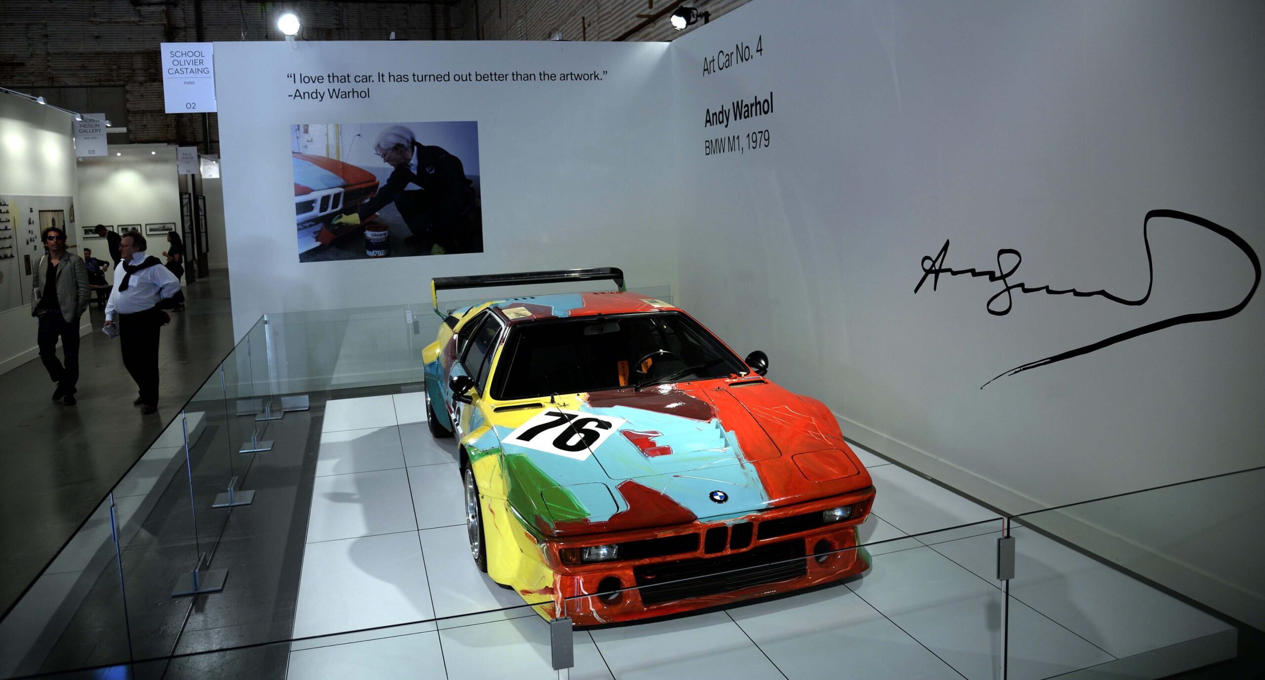 Arrojan 8 kilos de harina a automóvil customizado por Andy Warhol