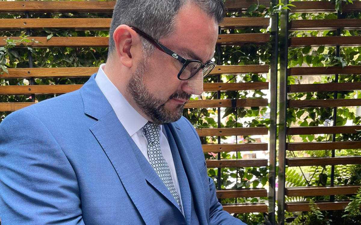 Asesinan a abogado en estacionamiento de Puebla