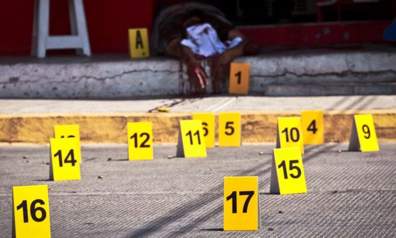 Asesinan a supuesto 'fardero' y a chofer de combi en Naucalpan