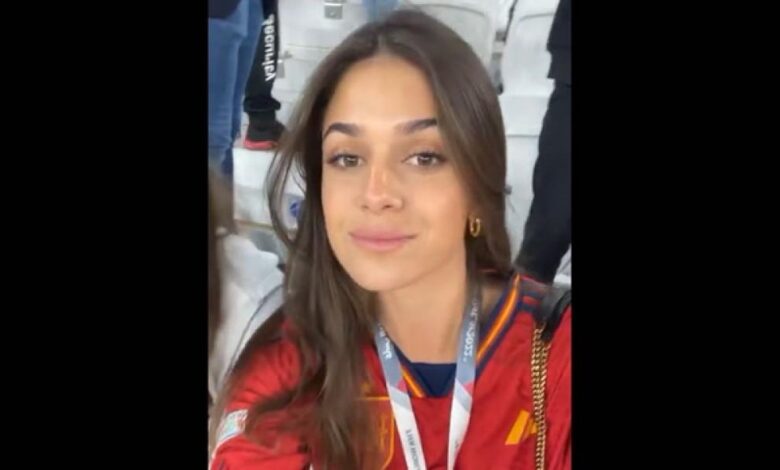 Así anima Sira Martínez a la Selección y a Ferran Torres desde Qatar