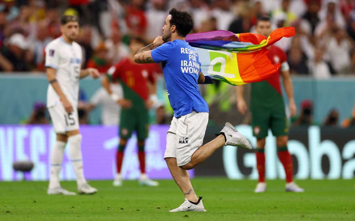 Así fue la protesta en el Mundial que no apareció en la transmisión oficial