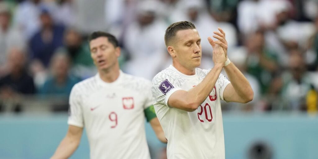 Asistencia de Lewandowski en el gol de Zielinski