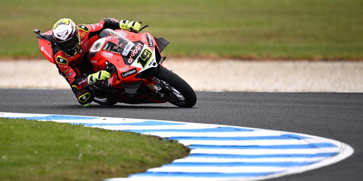 Bautista adorna su título con un triunfo en la última carrera