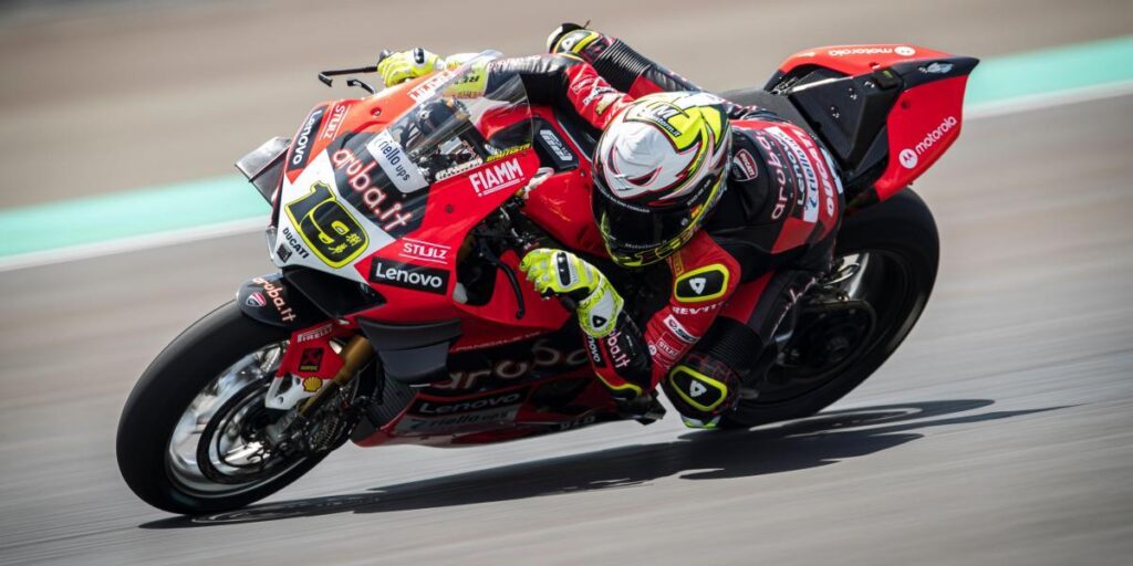 Bautista domina la primera jornada por delante de Razgatlioglu