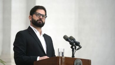 Boric presenta una profunda reforma de pensiones en Chile que pone fin a las administradoras privadas de los fondos
