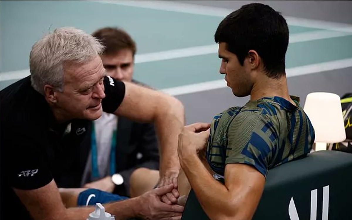 Carlos Alcaraz se retira del Masters de París por lesión | Video