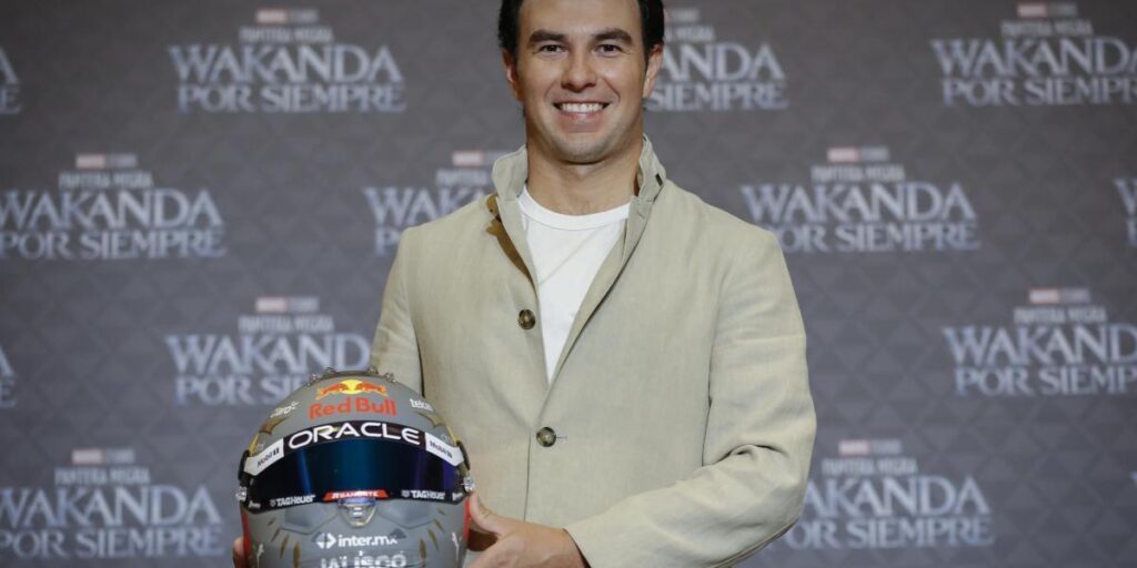 Checo Pérez correrá el GP de Brasil con un casco de 'Black Panther'