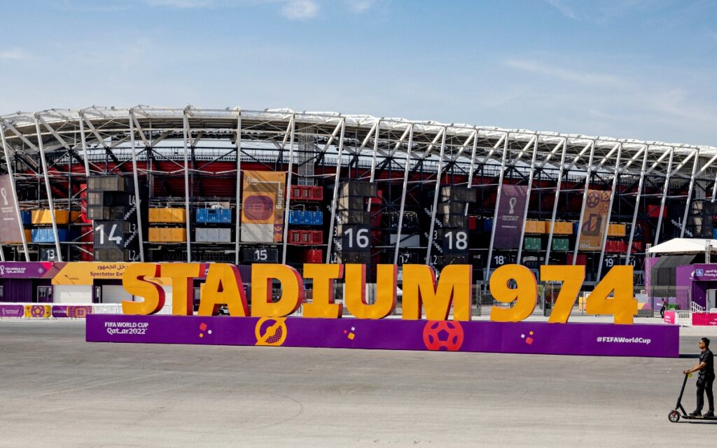 Conoce el 'Estadio 974', donde México jugó contra Polonia: fabricado con contenedores | Video