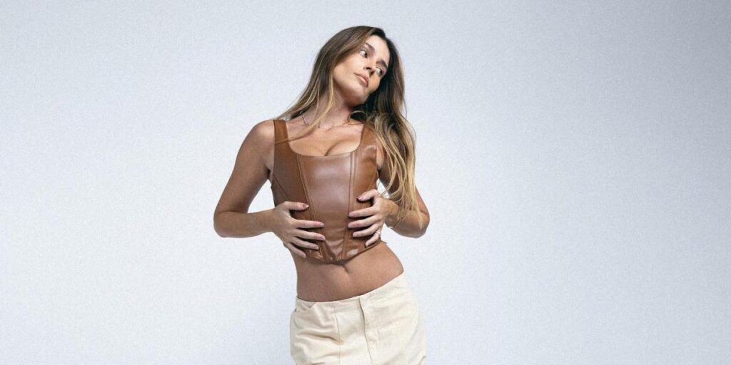 Coral Simanovich presenta su colección de ropa con esta espectacular campaña