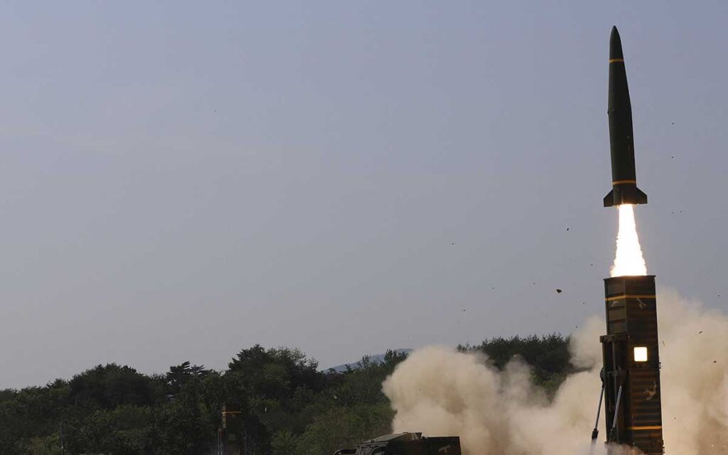 Corea del Sur responde a Pyongyang y lanza tres misiles balísticos