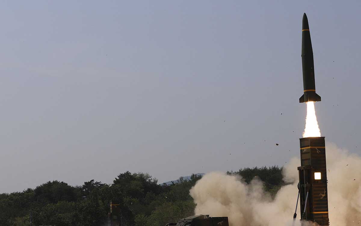 Corea del Sur responde a Pyongyang y lanza tres misiles balísticos