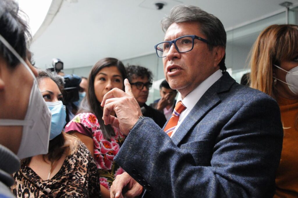 Crecen las voces en Morena que piden la salida de Monreal: “Acercarse tanto a la derecha no son buenas señales”