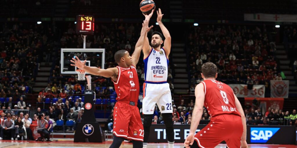 Crisis en el Armani: Messina amenaza con dimitir