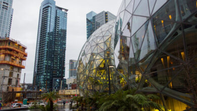 Daily Crunch: Amazon comienza a entregar avisos de despido a miles de empleados