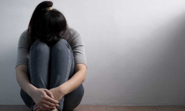Detienen a pareja en Roma por esclavizar a hija de 14 años